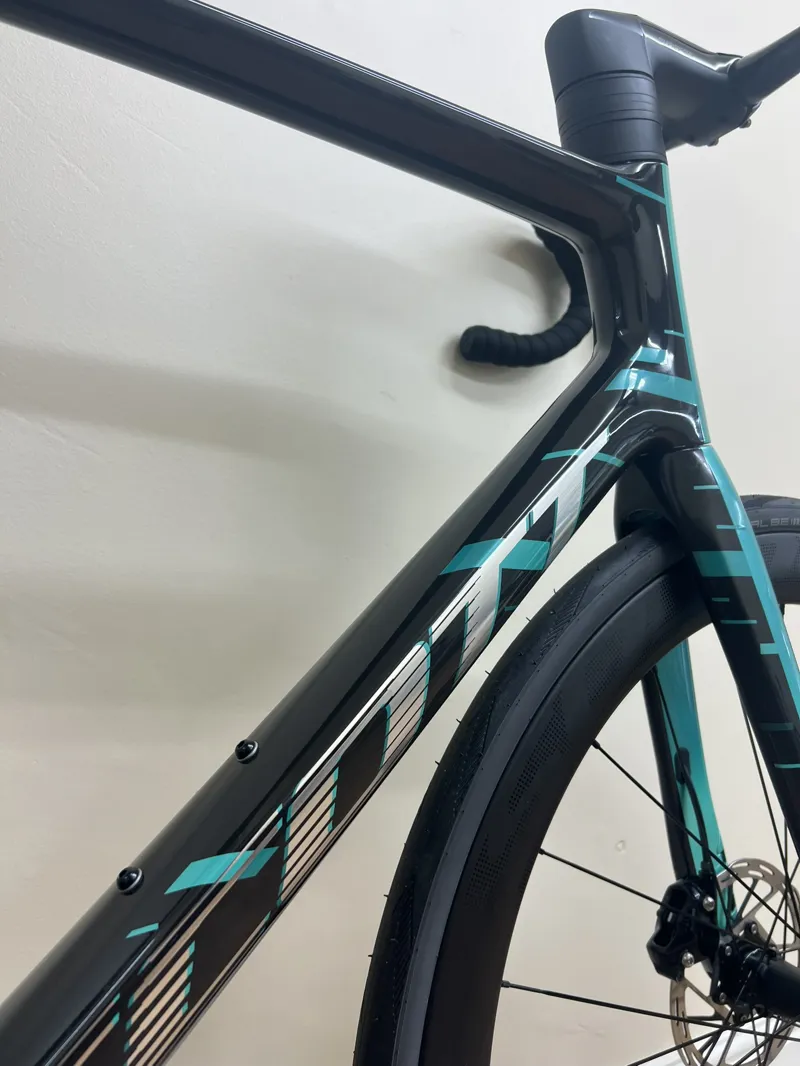 Scott Addict RC Super Sonic LTD Sram Rival AXS Road Bike-4