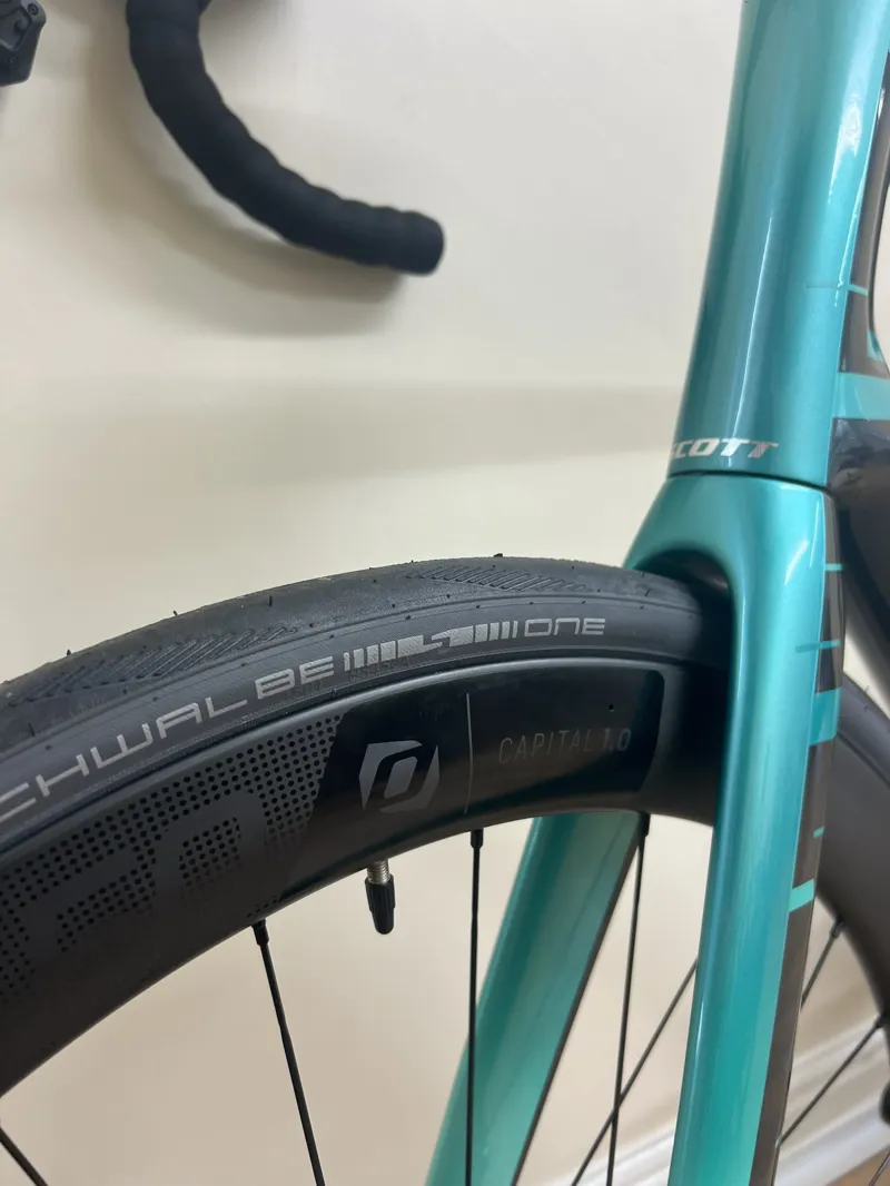 Scott Addict RC Super Sonic LTD Sram Rival AXS Road Bike-9