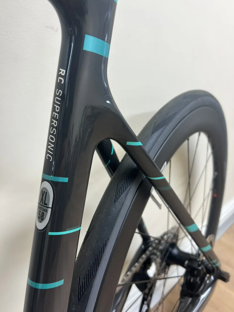 Scott Addict RC Super Sonic LTD Sram Rival AXS Road Bike-10