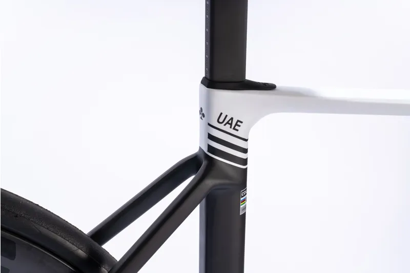 Colnago V5rs Disc 2025 Carbon Road Bike Ultegra Di2 SDM5-3