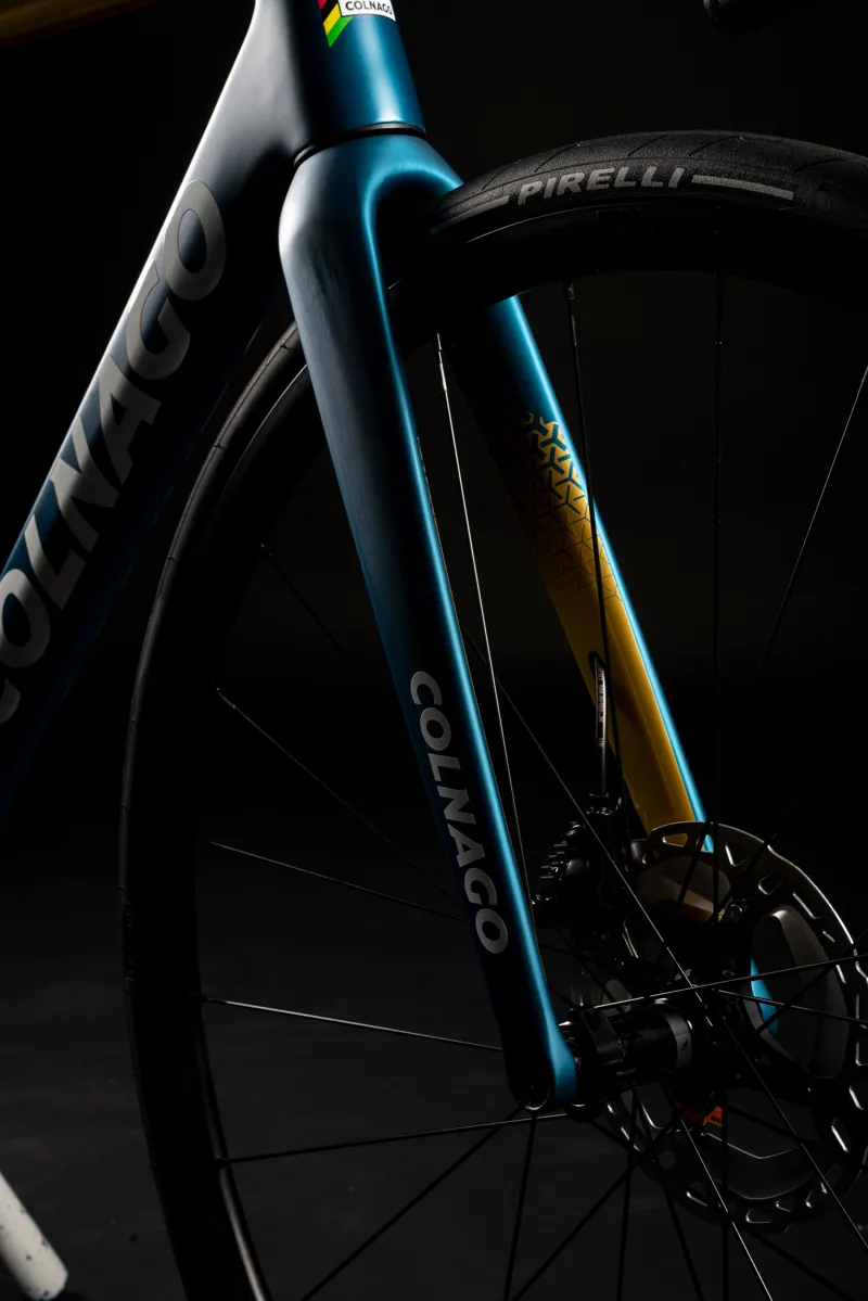 Colnago V3 Disc 2023 Complete Road Bike Rival AXS Code Mkbl-2