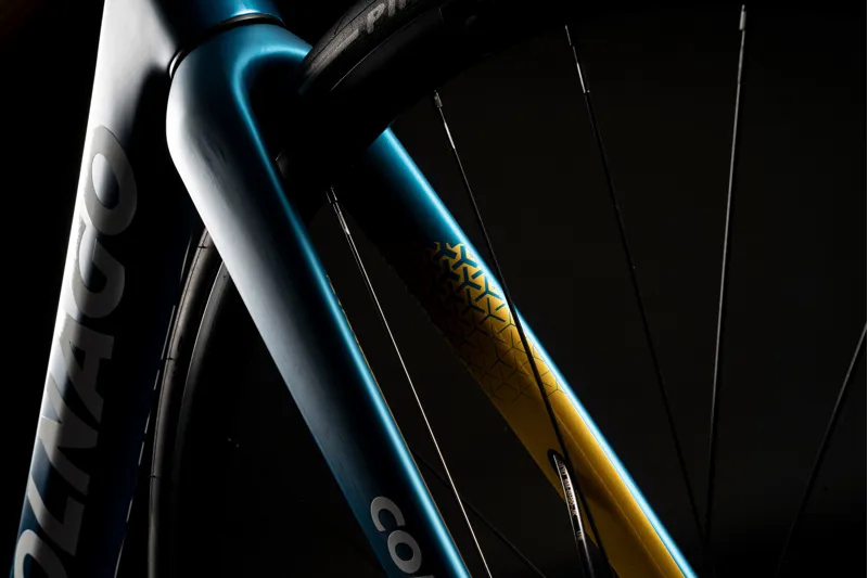 Colnago V3 Disc 2023 Complete Road Bike Rival AXS Code Mkbl-4