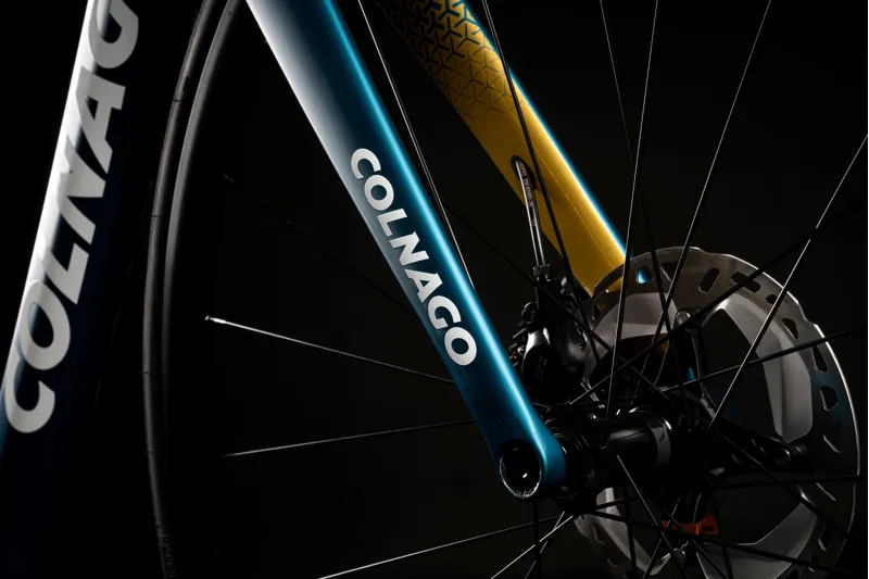 Colnago V3 Disc 2023 Complete Road Bike Rival AXS Code Mkbl-5